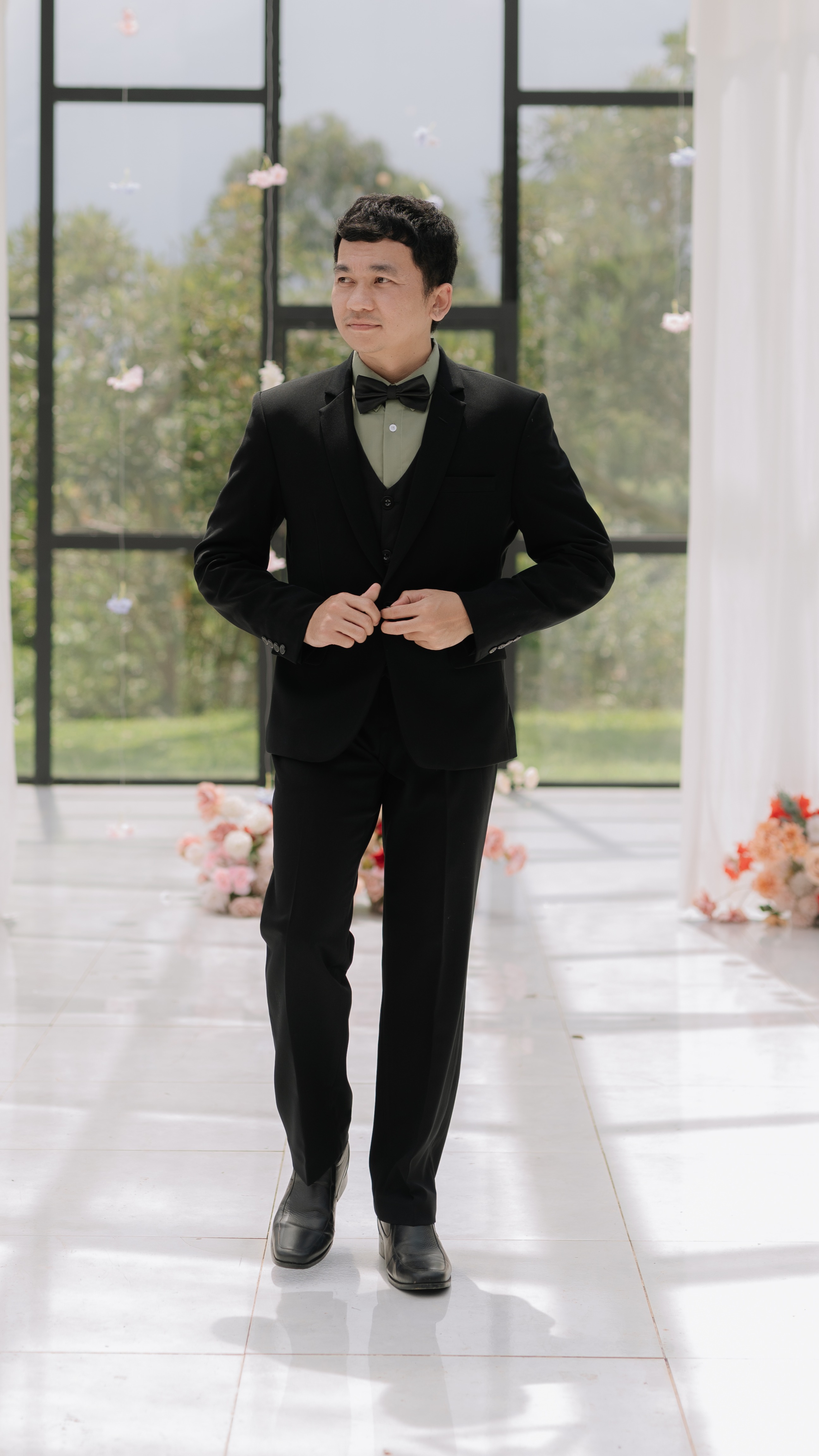 1745743704_image_groom.JPG